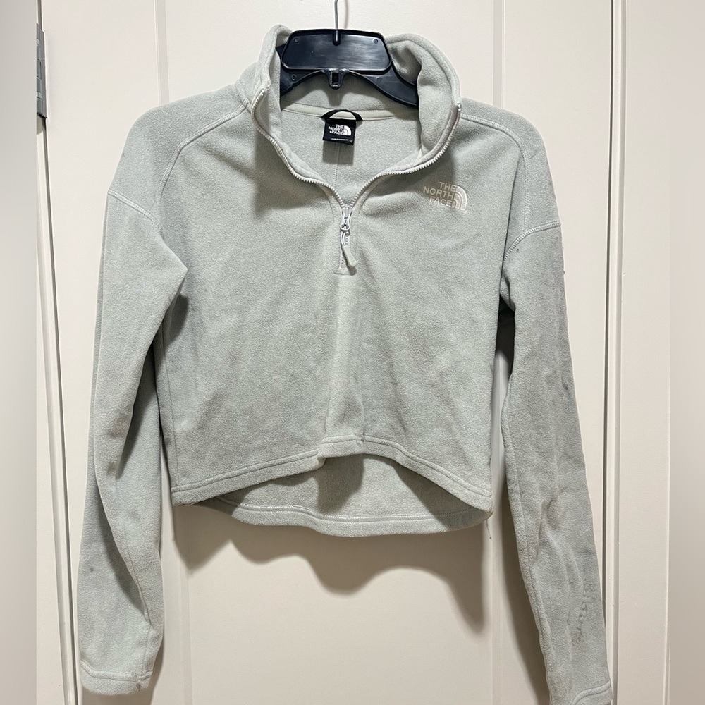 The North Face cropped fleece. 100 glacier 1/4 zip. Light gray. Size xs.